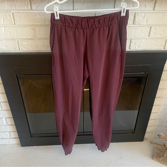 Women’s Lululemon On the Fly Joggers - Size 6 - Picture 1 of 8